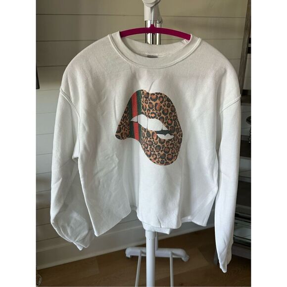 Leopard Lips cropped sweatshirt sz medium‎ - Picture 2 of 4